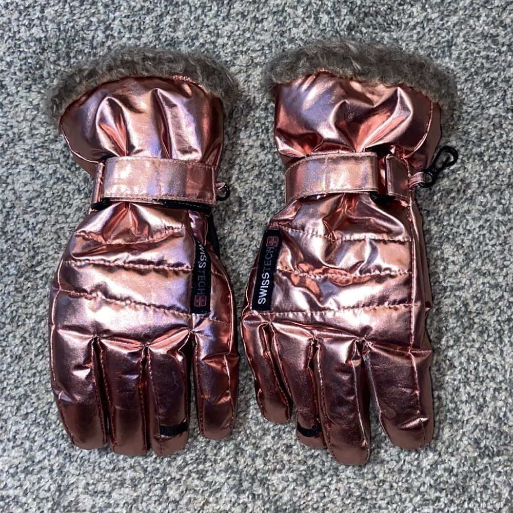 Swiss Tech L/XL Rose Metallic Faux Fur Trim Insulated Gloves